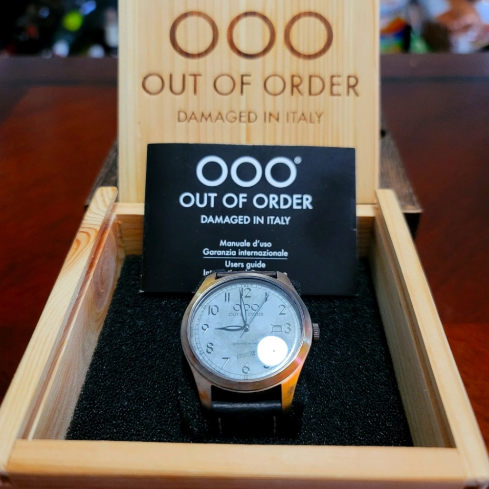 Unisex Out of Order Scarabeo Watch